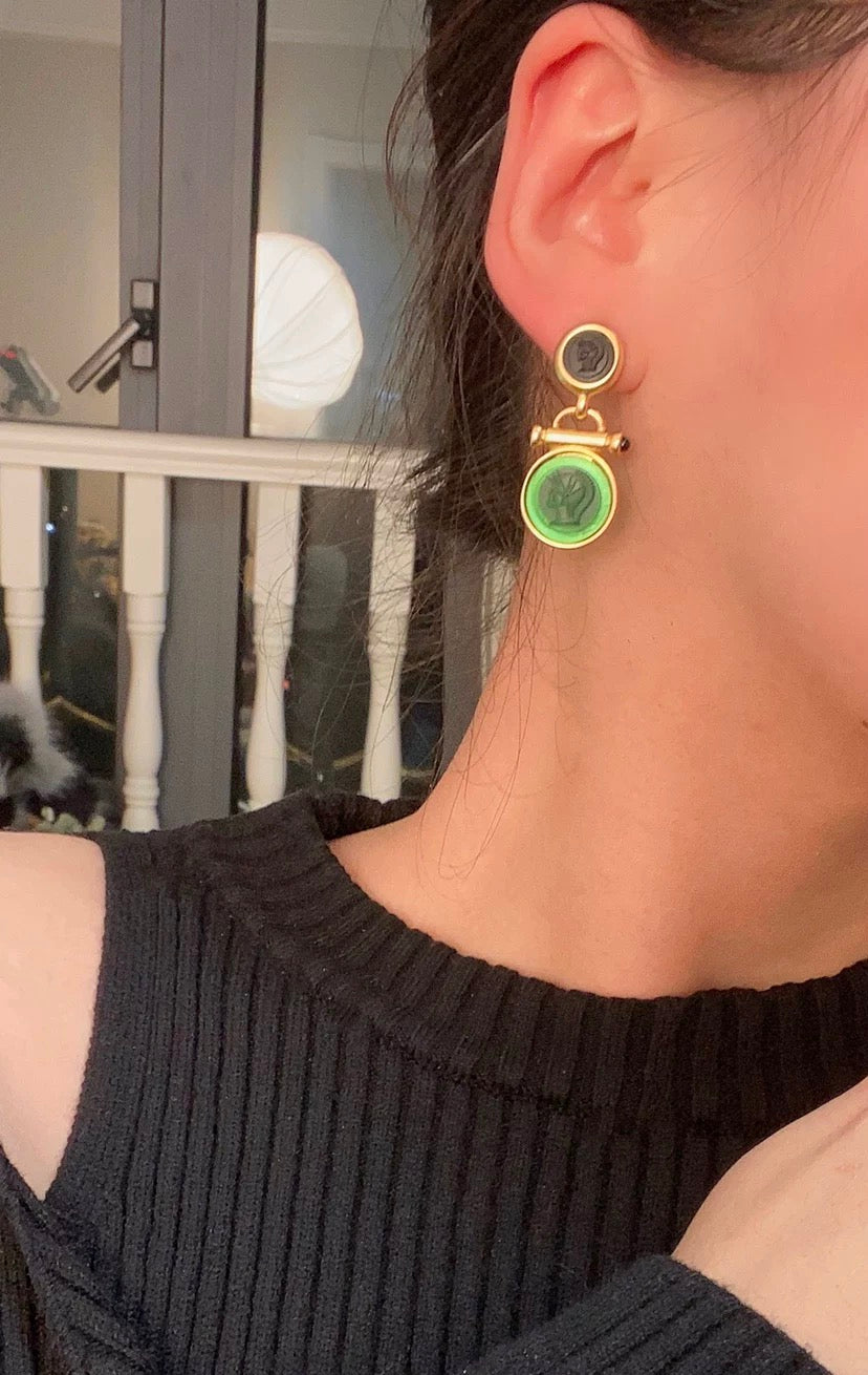 Hand-Carved Vintage Earrings – Retro Green & Black Cameo Dangle Design