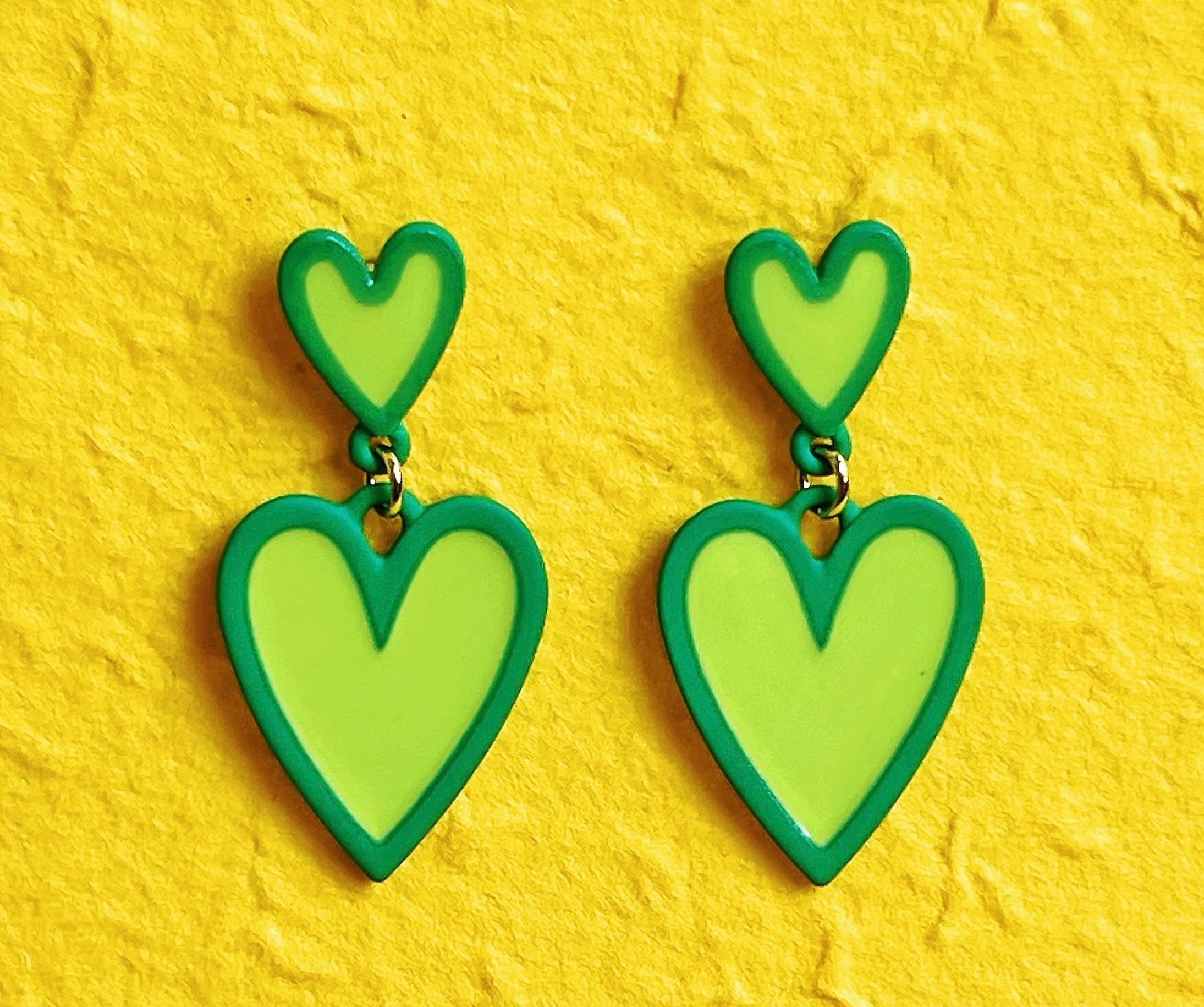 Retro Green Heart Drop Earrings – Bold Pop Art Statement Jewelry