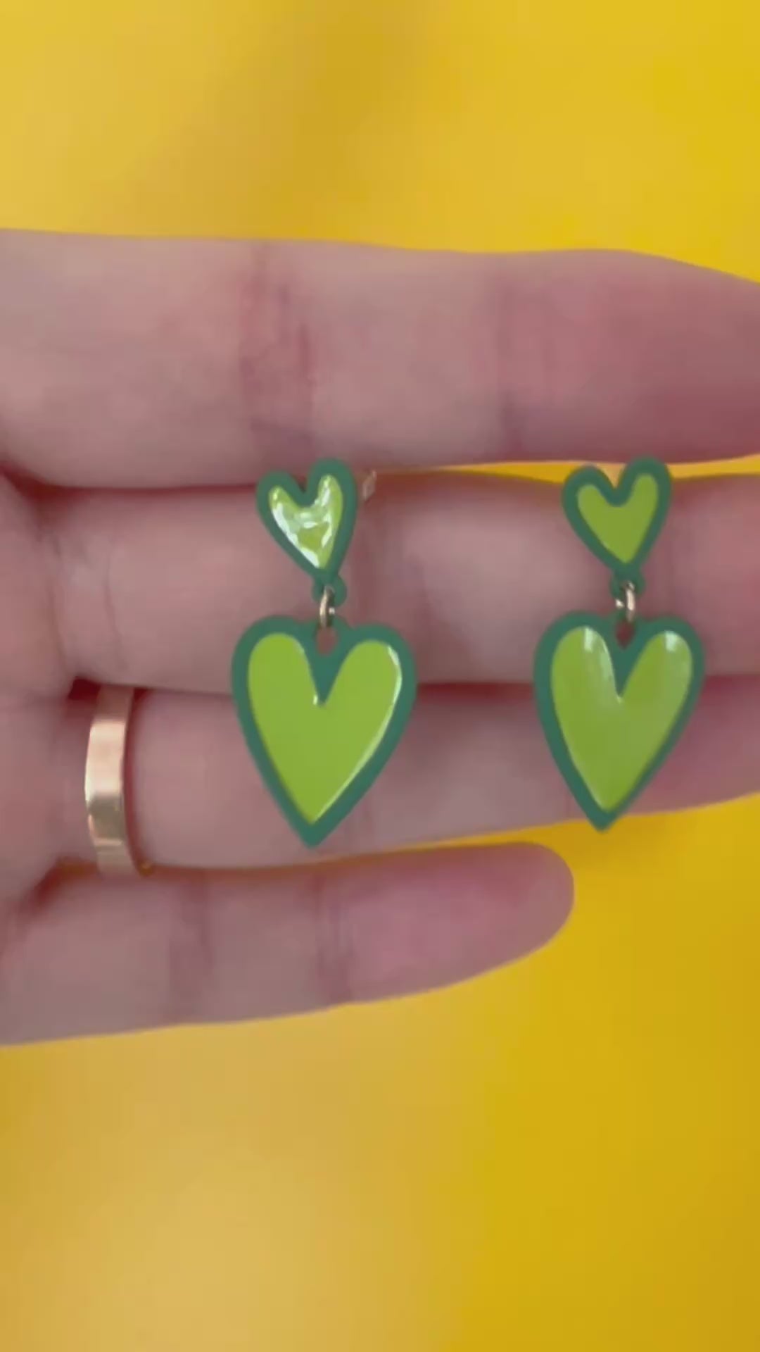 Retro Green Heart Drop Earrings – Bold Pop Art Statement Jewelry