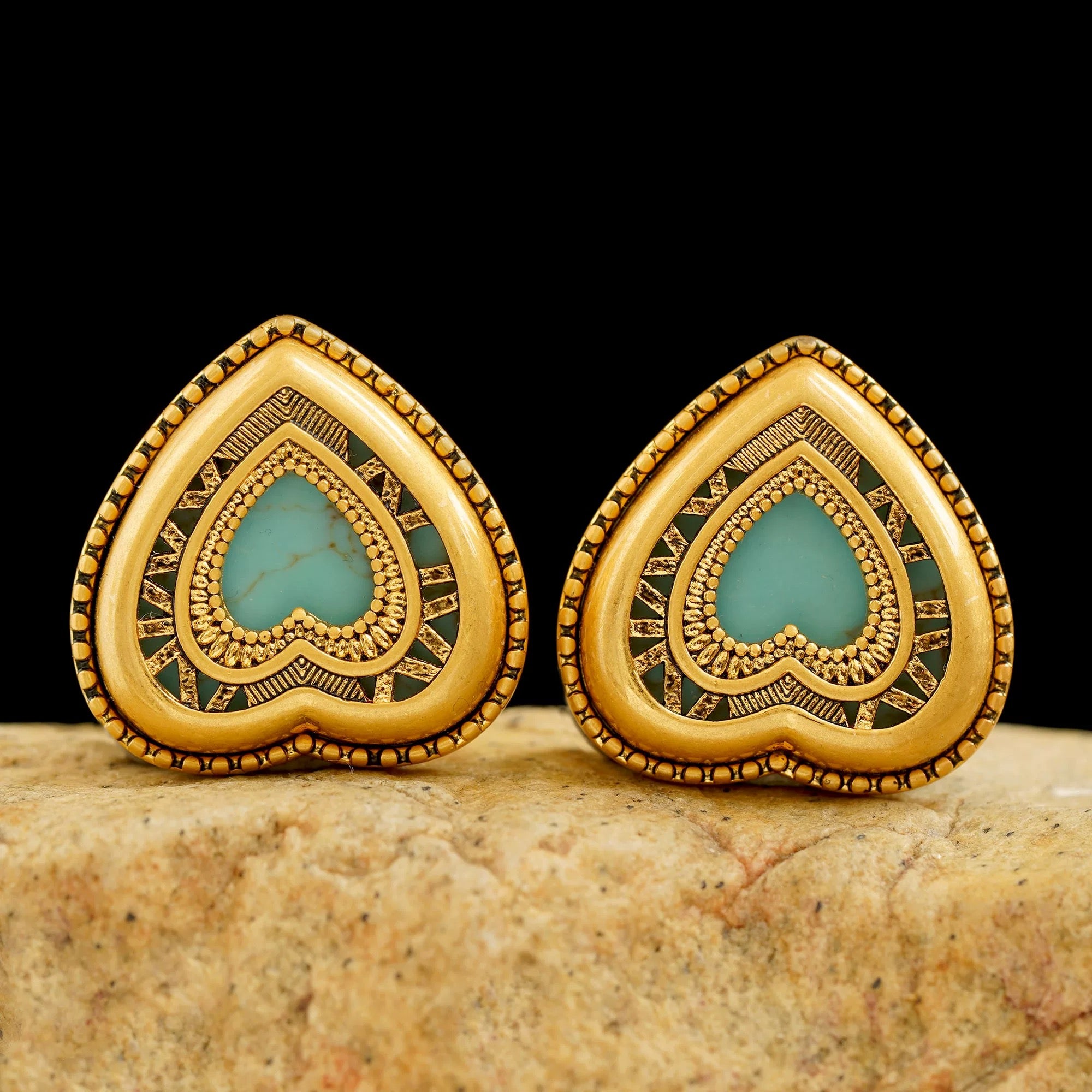 Vintage Heart-Shaped Stud Earrings – Natural Stone &amp; Antique Gold