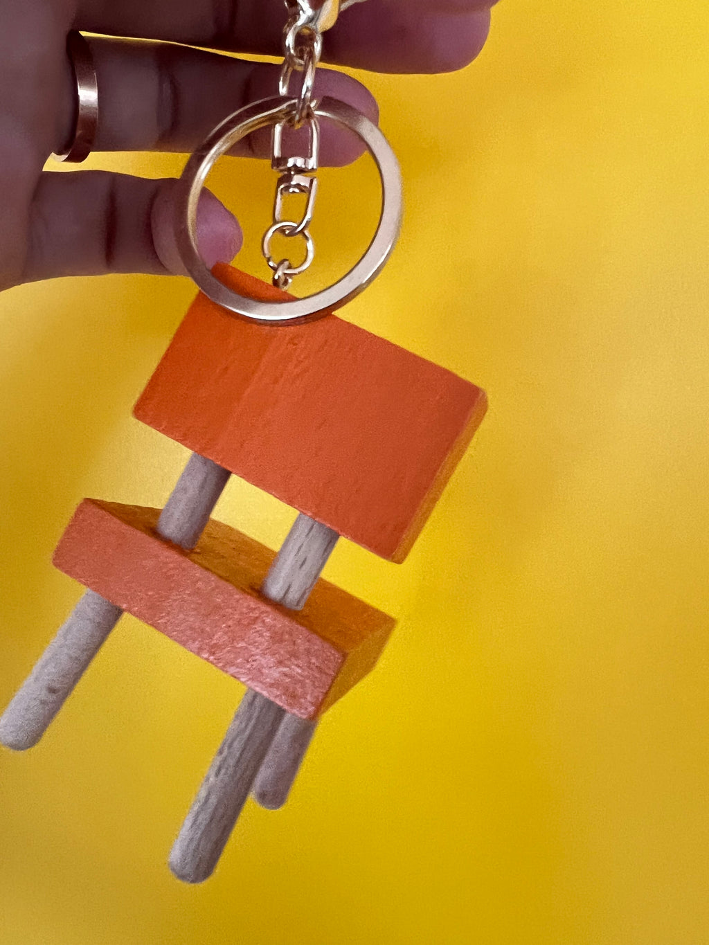 Handmade Three-Legged Wooden Chair Keychain – Quirky Mini Chair Pendant, Cute Cartoon Bag Charm, Unique Gift