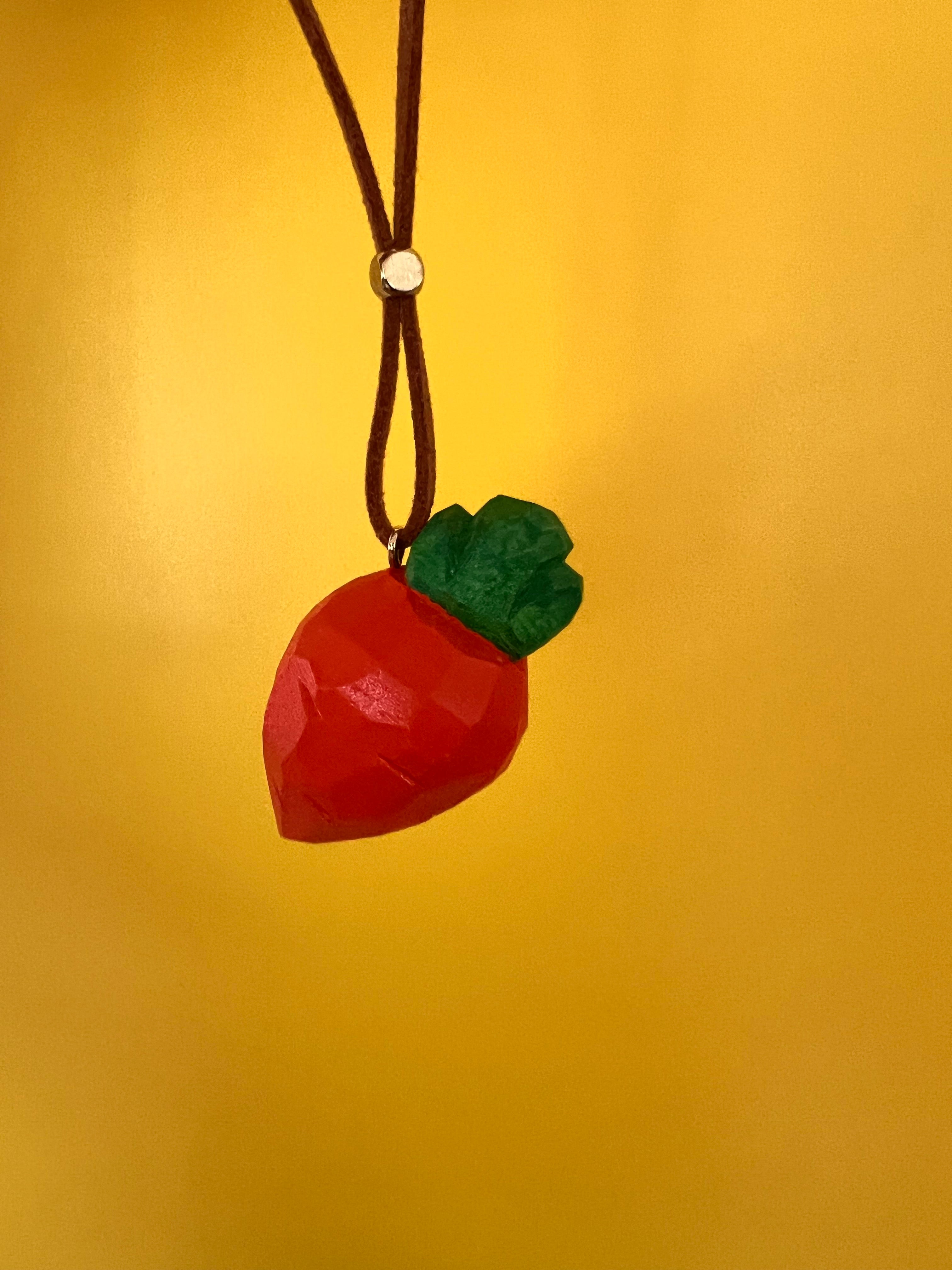 Handmade Wooden Carrot Car Charm – Quirky Vegetable Pendant for Rearview Mirror, Cute Gift Decoration