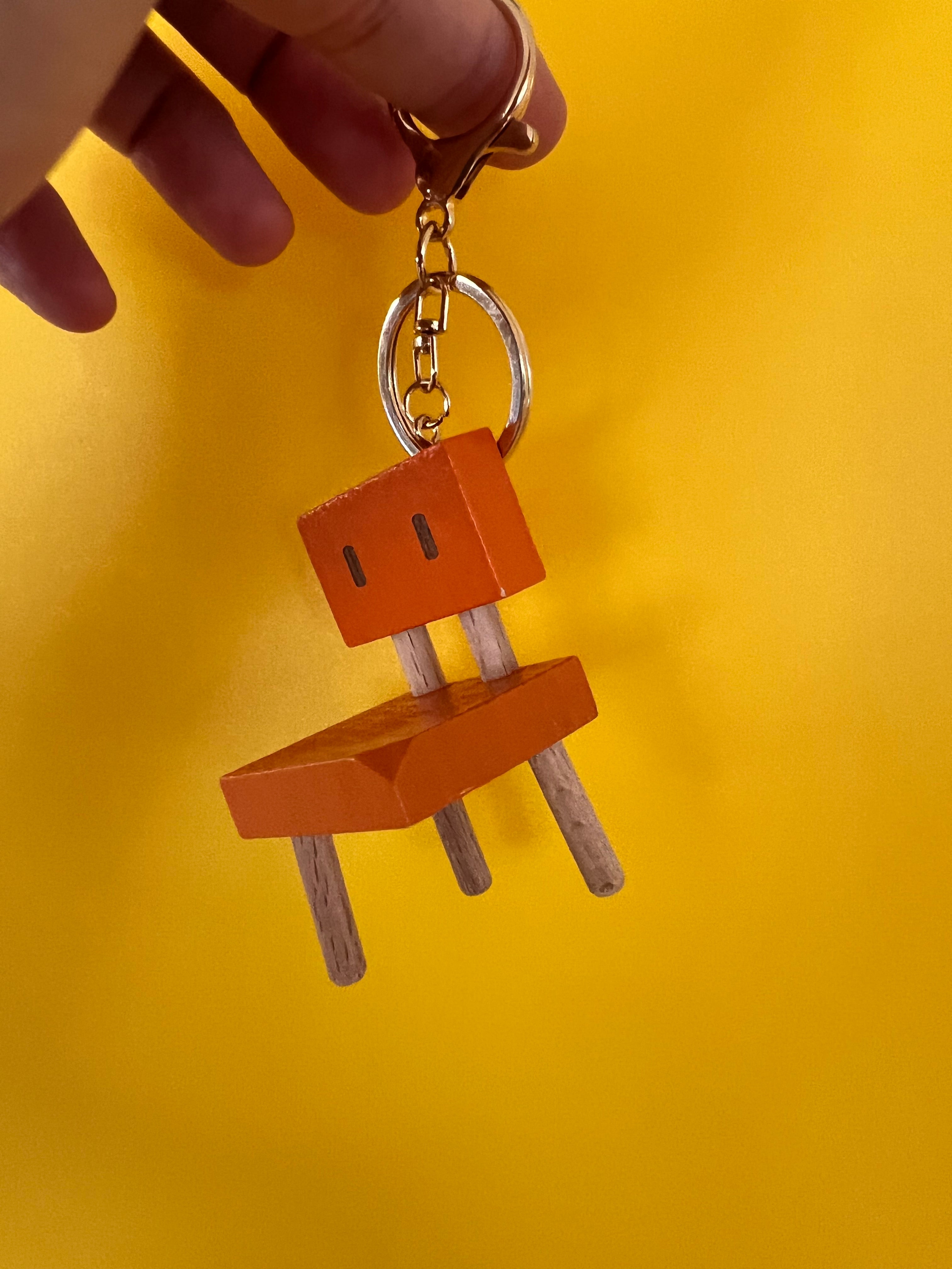 Handmade Three-Legged Wooden Chair Keychain – Quirky Mini Chair Pendant, Cute Cartoon Bag Charm, Unique Gift