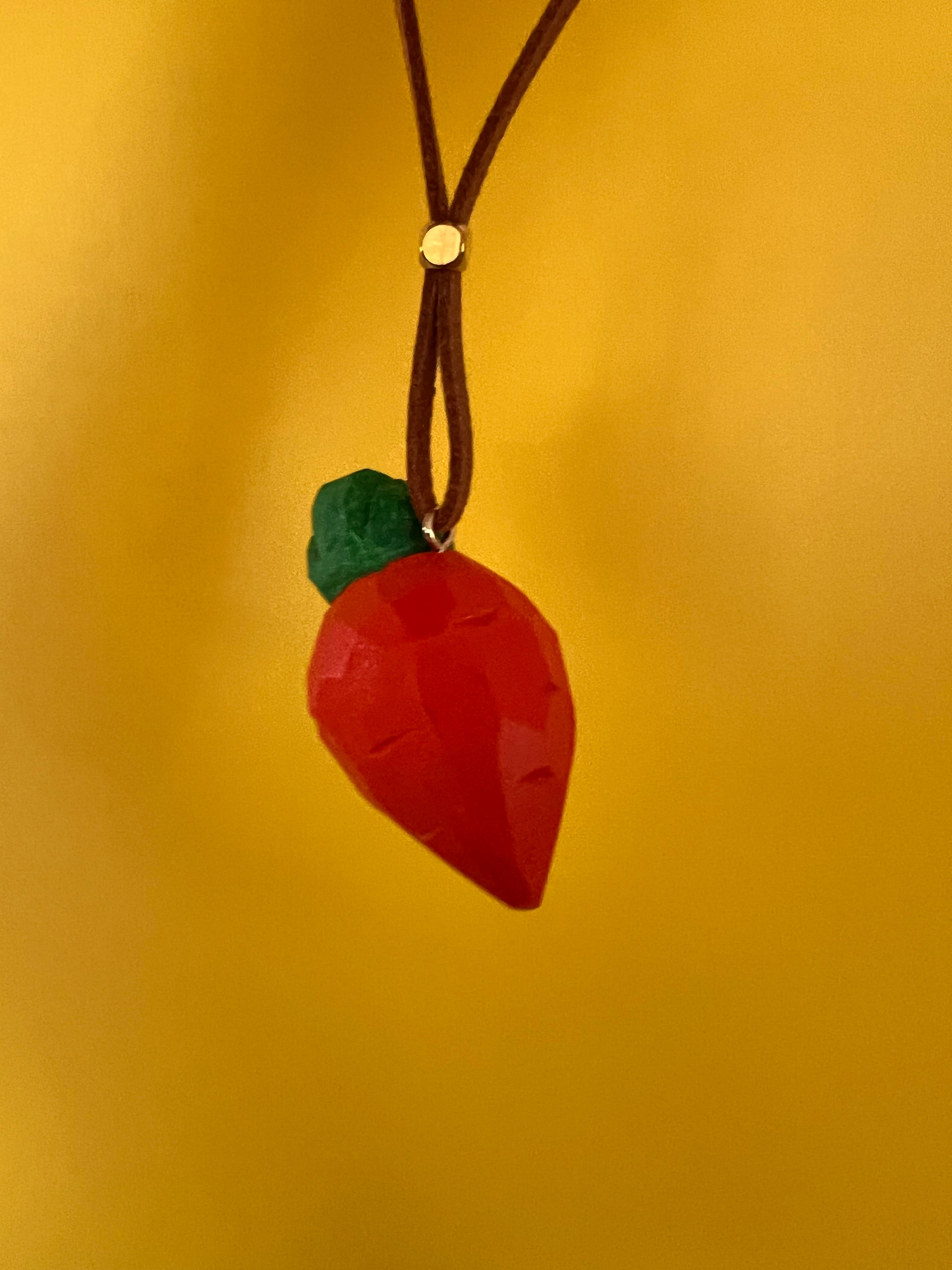 Handmade Wooden Carrot Car Charm – Quirky Vegetable Pendant for Rearview Mirror, Cute Gift Decoration