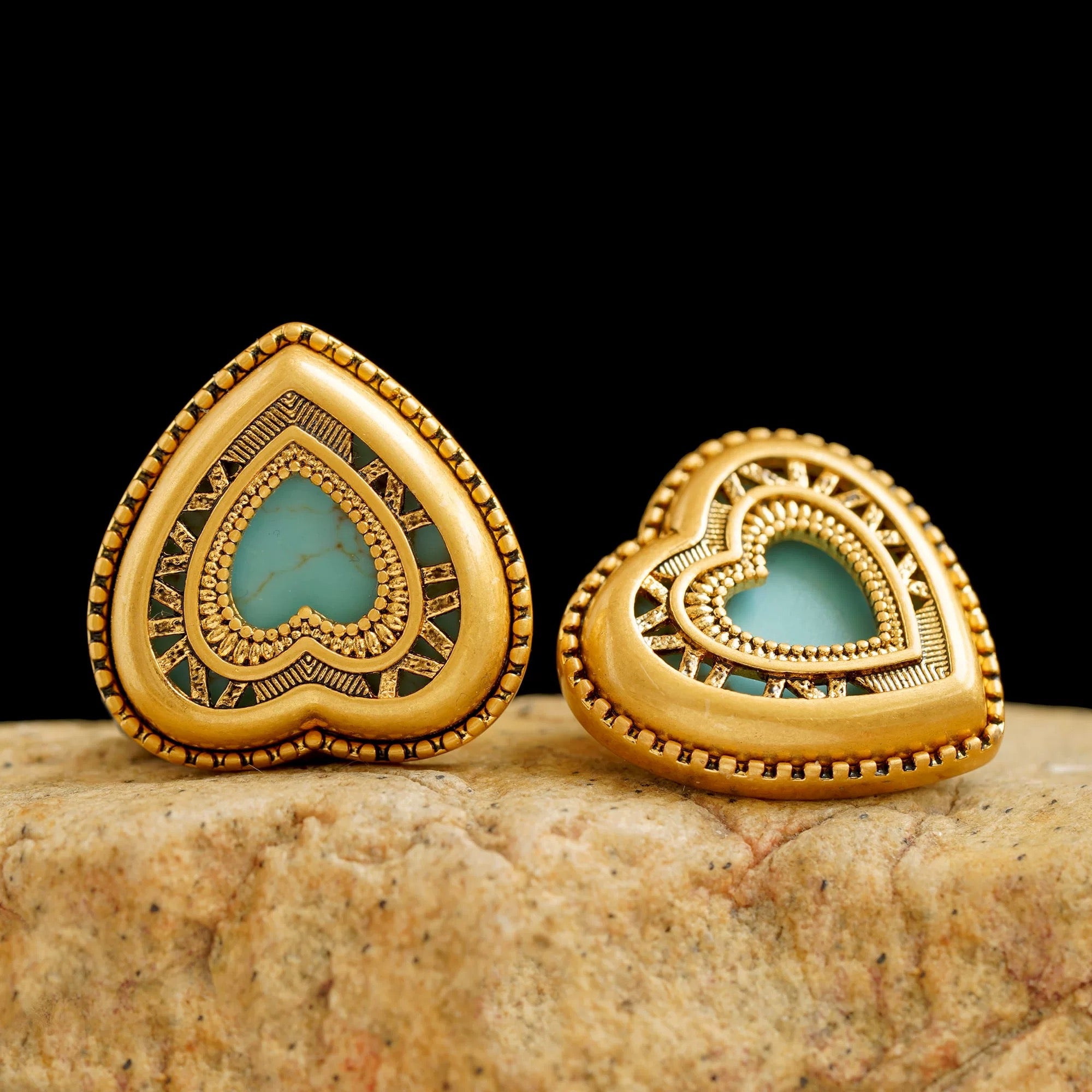 Vintage Heart-Shaped Stud Earrings – Natural Stone &amp; Antique Gold